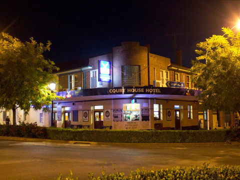 Courthouse Hotel Boorowa - VIC Tourism 0