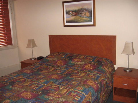 Lion Rampant Hotel - VIC Tourism 0