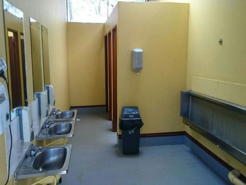 Standley Chasm Angkerle Camping - VIC Tourism 5