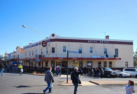 The Royal Hotel Grenfell - VIC Tourism 1