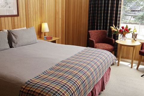 Thredbo Alpine Hotel - VIC Tourism 4