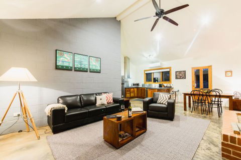 Alpine Edge Accommodation - VIC Tourism 0
