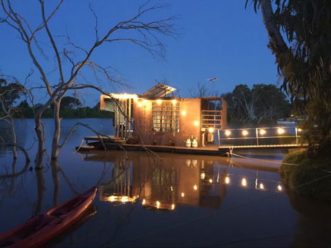Bill's Boathouse - VIC Tourism 3