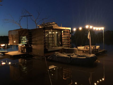 Bill's Boathouse - VIC Tourism 4