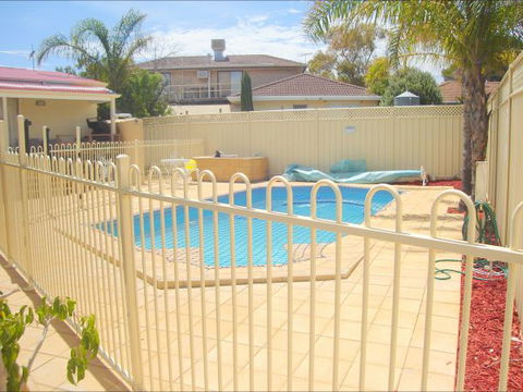 Christies Cottage For Holidays And Relocations. - VIC Tourism 1