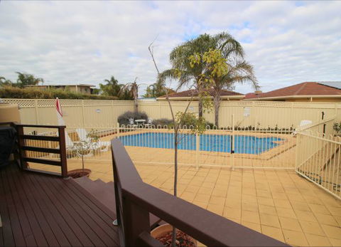 Christies Cottage For Holidays And Relocations. - VIC Tourism 21