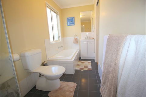 Christies Cottage For Holidays And Relocations. - VIC Tourism 25