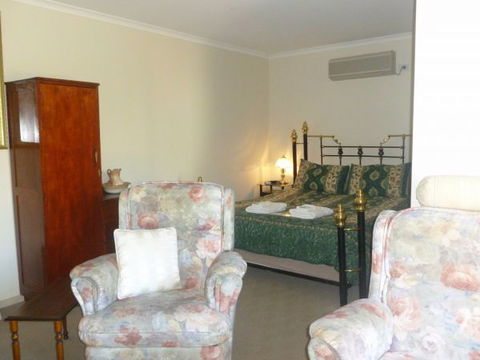 Country Cottages B&B - VIC Tourism 6