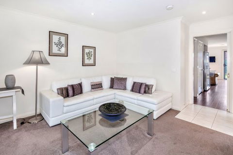 Phoenix House - Ballarat Townhouses - VIC Tourism 1