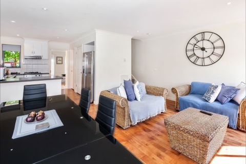 Phoenix House - Ballarat Townhouses - VIC Tourism 2