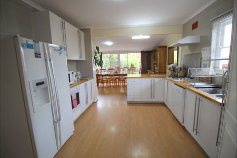 Christies Cottage For Holidays And Relocations. - VIC Tourism 13