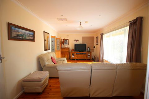 Christies Cottage For Holidays And Relocations. - VIC Tourism 16