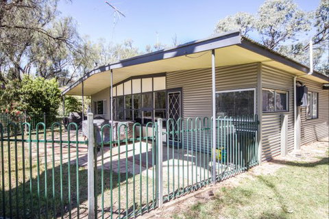 River Shack Rentals - Living The Dream - VIC Tourism 106