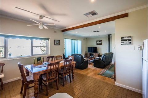 River Shack Rentals - Living The Dream - VIC Tourism 64