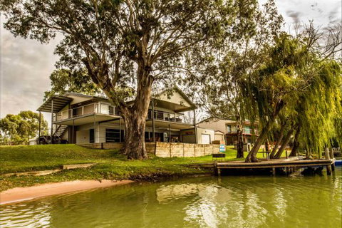 River Shack Rentals - Living The Dream - VIC Tourism 124