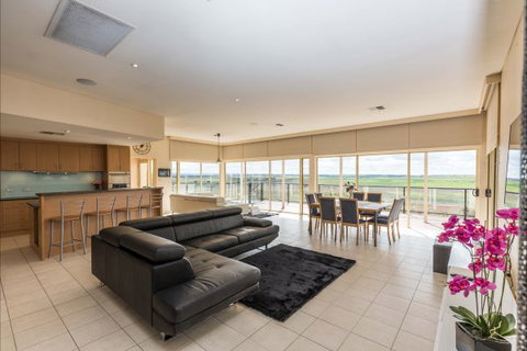 River Shack Rentals - Living The Dream - VIC Tourism 28
