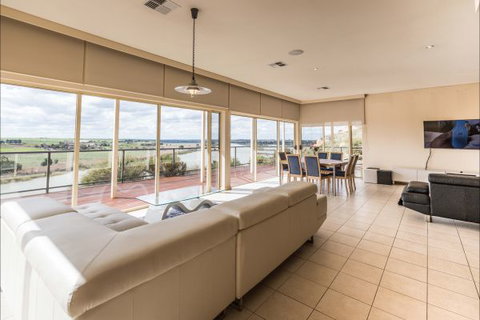 River Shack Rentals - Living The Dream - VIC Tourism 29