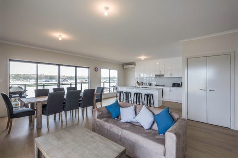 River Shack Rentals - Living The Dream - VIC Tourism 89