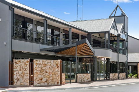 Berri Hotel - VIC Tourism 0