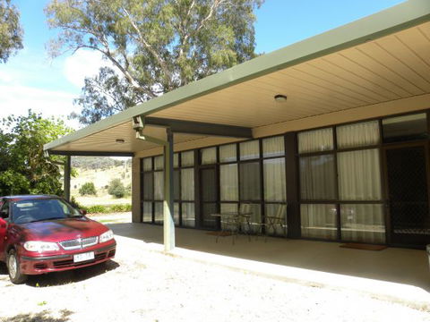 Myrtleford Masonic Units - VIC Tourism 3