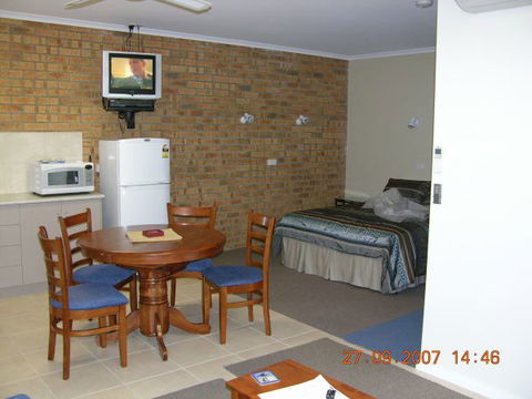 Myrtleford Masonic Units - VIC Tourism 4