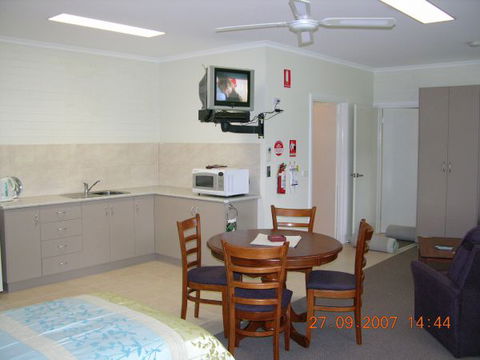 Myrtleford Masonic Units - VIC Tourism 5