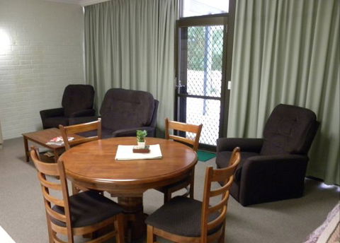 Myrtleford Masonic Units - VIC Tourism 8