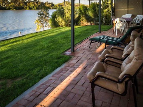 River Shack Rentals - Living The Dream - VIC Tourism 24