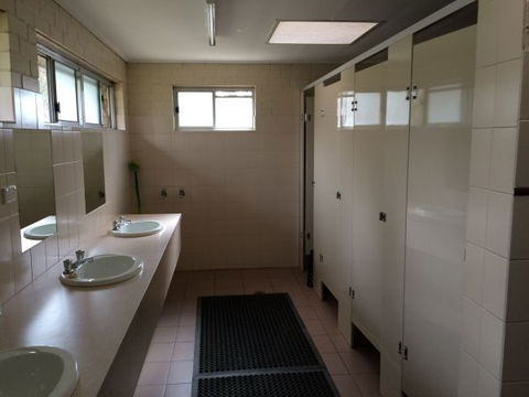 Ardern's Caravan Park, Myrtleford - VIC Tourism 5