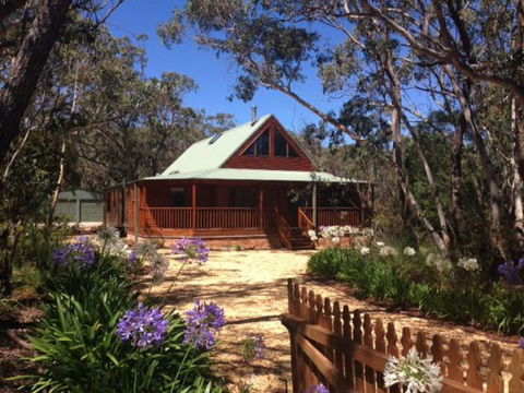 Grevillea Chalet - VIC Tourism 0