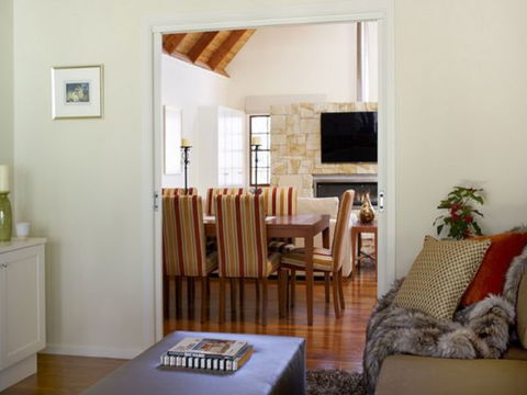 Grevillea Chalet - VIC Tourism 3