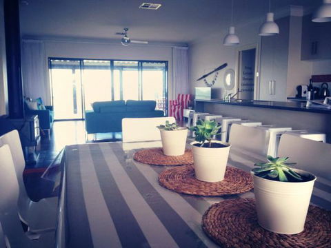 Vintage Oar Holiday House - VIC Tourism 1