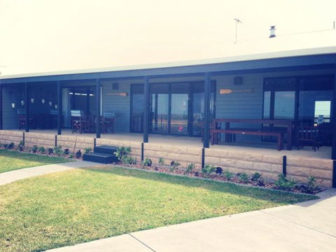 Vintage Oar Holiday House - VIC Tourism 3