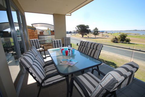 LJ Hooker Goolwa Holiday Rentals - 42 Underwood Avenue, Goolwa Beach - VIC Tourism 1