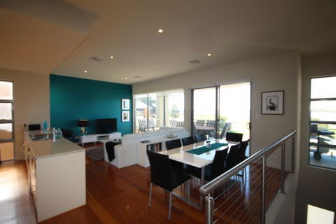 LJ Hooker Goolwa Holiday Rentals - 42 Underwood Avenue, Goolwa Beach - VIC Tourism 2