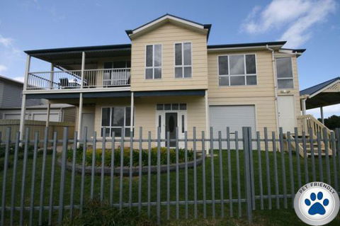 LJ Hooker Goolwa Holiday Rentals - 42 Underwood Avenue, Goolwa Beach - VIC Tourism 4