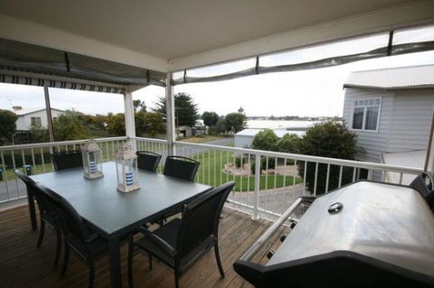 LJ Hooker Goolwa Holiday Rentals - 42 Underwood Avenue, Goolwa Beach - VIC Tourism 6