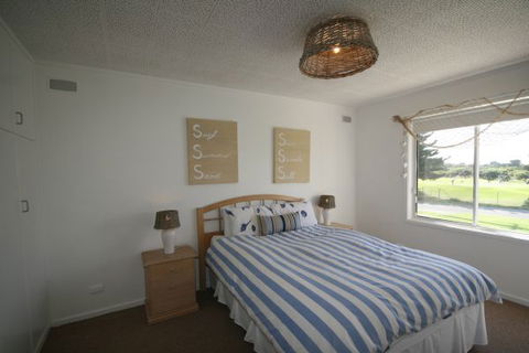 LJ Hooker Goolwa Holiday Rentals - 42 Underwood Avenue, Goolwa Beach - VIC Tourism 9