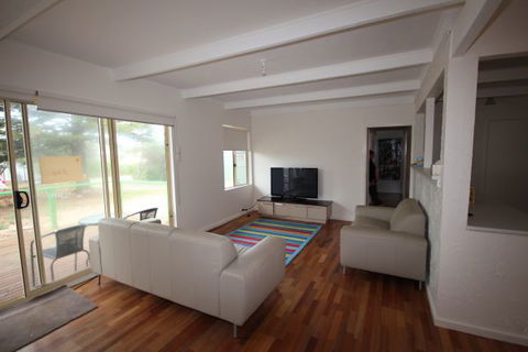 LJ Hooker Goolwa Holiday Rentals - 42 Underwood Avenue, Goolwa Beach - VIC Tourism 12