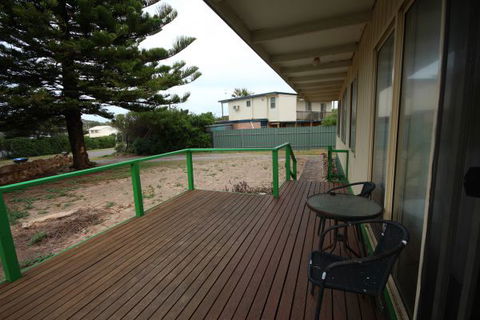 LJ Hooker Goolwa Holiday Rentals - 42 Underwood Avenue, Goolwa Beach - VIC Tourism 15