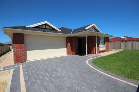 LJ Hooker Goolwa Holiday Rentals - 42 Underwood Avenue, Goolwa Beach - VIC Tourism 16