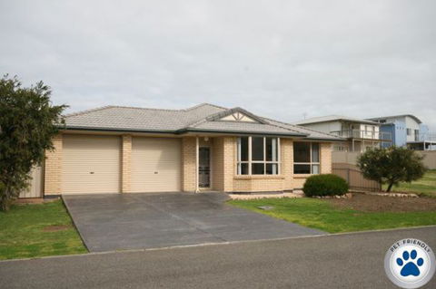 LJ Hooker Goolwa Holiday Rentals - 42 Underwood Avenue, Goolwa Beach - VIC Tourism 20