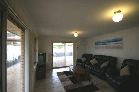 LJ Hooker Goolwa Holiday Rentals - 42 Underwood Avenue, Goolwa Beach - VIC Tourism 22