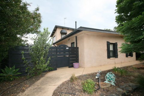 LJ Hooker Goolwa Holiday Rentals - 42 Underwood Avenue, Goolwa Beach - VIC Tourism 24
