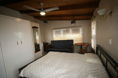 LJ Hooker Goolwa Holiday Rentals - 42 Underwood Avenue, Goolwa Beach - VIC Tourism 27