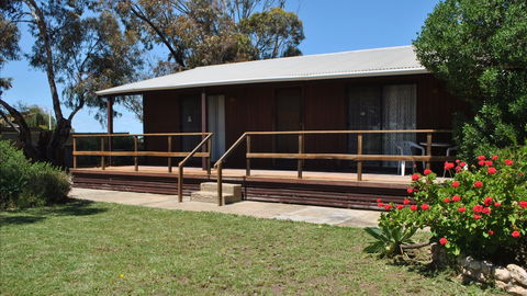 Clinton Cabin - VIC Tourism 5
