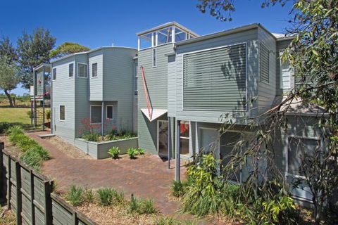 The Boathouse - VIC Tourism 1