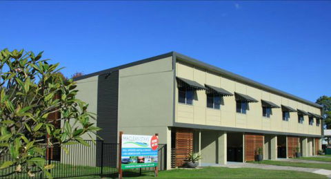 Maclean Stays - VIC Tourism 0