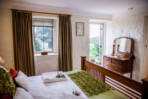 Sunnyside Cottage - VIC Tourism 0
