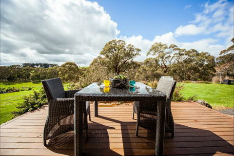 Sunnyside Cottage - VIC Tourism 1